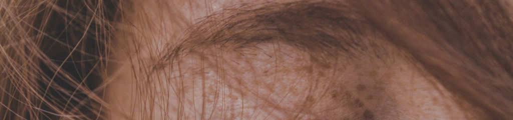 sombrancelha e alguns fios de cabelo de uma pessoa ruiva. Essa característica deu origem ao sobrenome Rossi