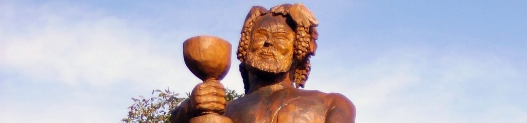 Imagem de uma escultura dedicada a Dionísio, deus do vinho.
