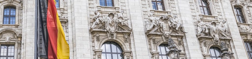 Foto da fachada do Palácio da Justiça da cidade de Munique, na Alemanha.