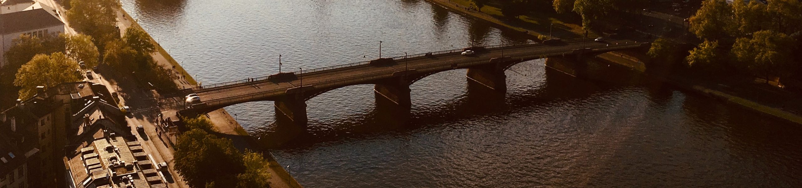 Foto de trecho do rio Meno, na Alemanha, de onde se origina o rio Wern.