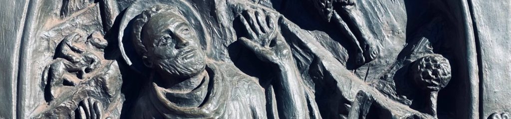 Escultura da Basílica de São Francisco de Assis em Santa Fe, nos Estados Unidos.