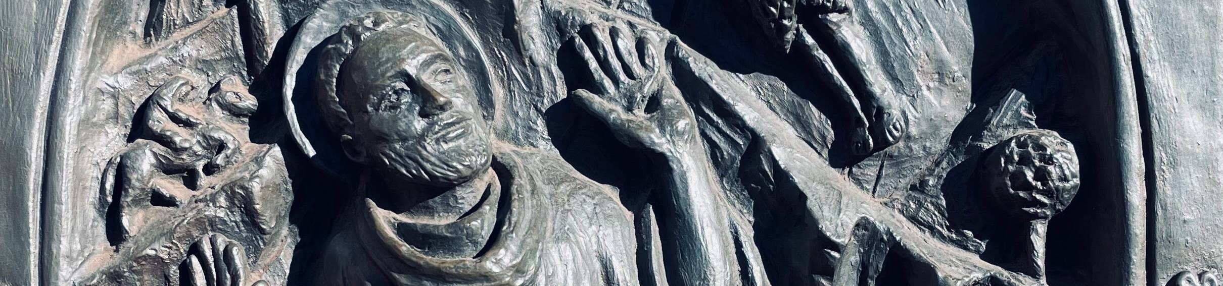 Escultura da Basílica de São Francisco de Assis em Santa Fe, nos Estados Unidos.