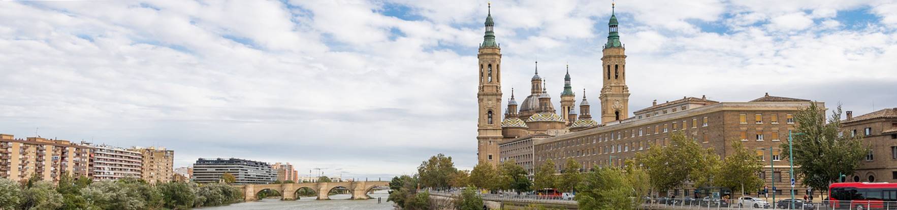 Catedral de Nuestra Señora del Pilar, na cidade de Saragoça, Espanha.