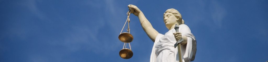 Estátu representando a justiça.