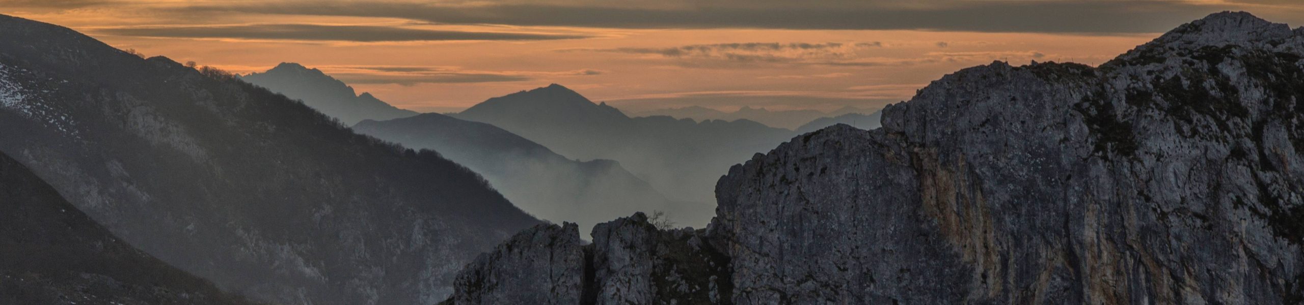 Parque nacional Picos de Europa, localizado na província de Astúrias, Espanha.