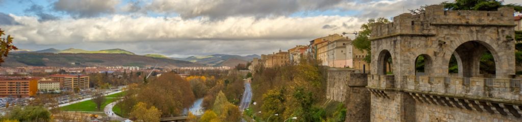Vista da cidade de Pamplona, na comunidade autônoma de Navarra, Espanha