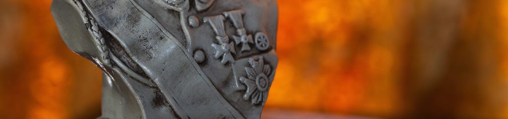 Detalhe de um busto em homenagem ao ex-chefe de estado polonês Jósef Pilsudski