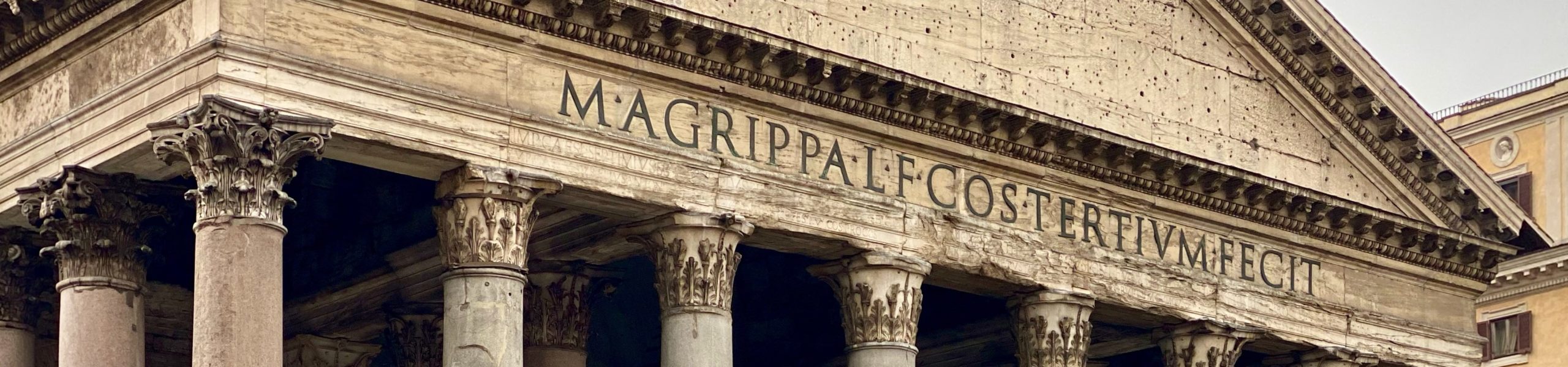 Fachada do Panteão em Roma, capital da Itália