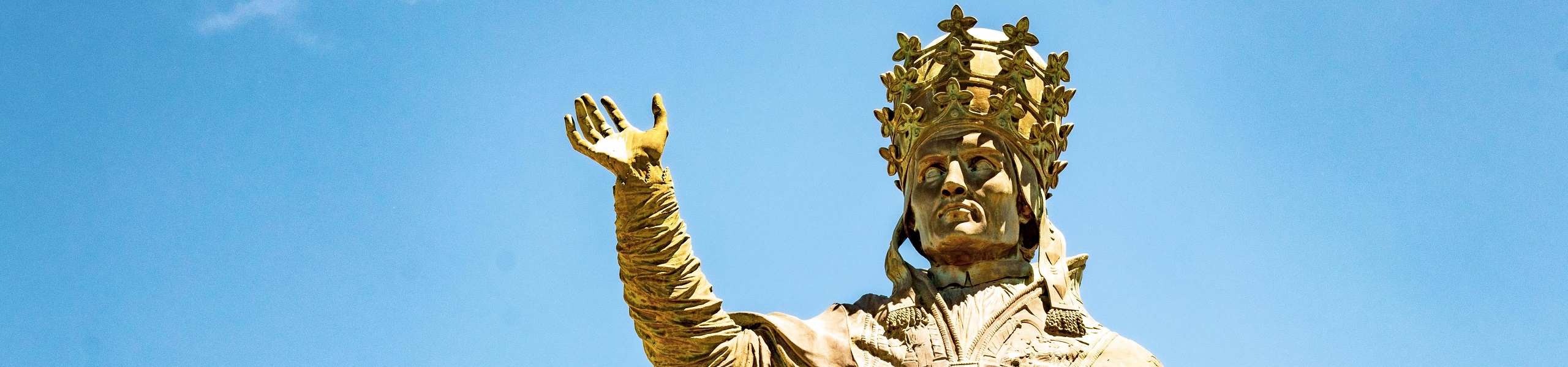 Estátua do Papa Silvestre II em Aurillac, França