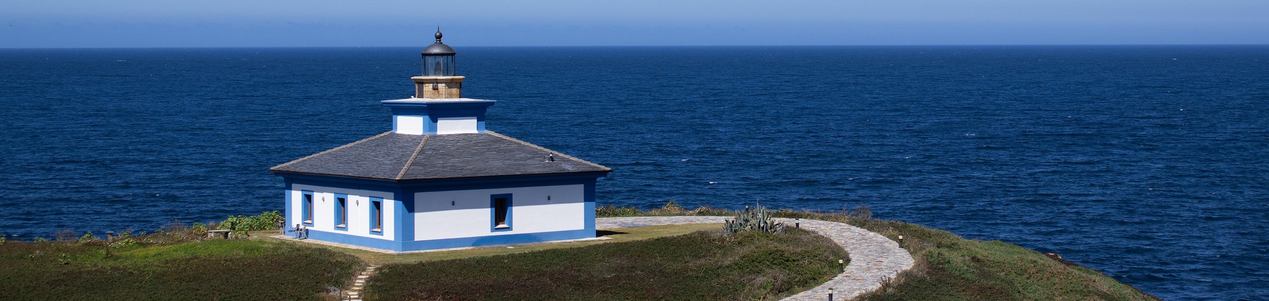 Farol na Isla Pancha, em Ribadeo, província de Lugo, Espanha