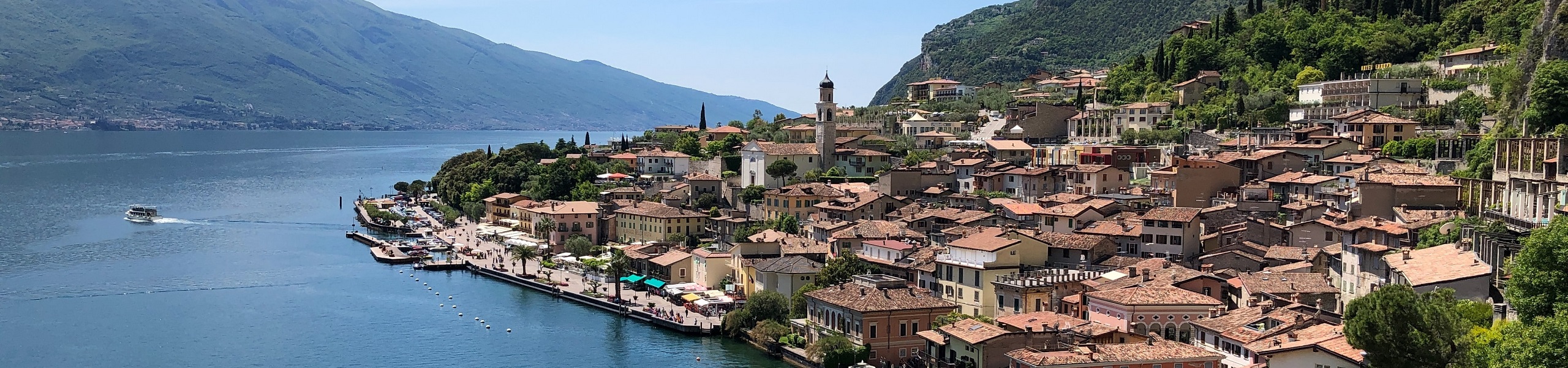 Comuna italiana de Limone sul Garda, em Bréscia, Lombardia, Itália