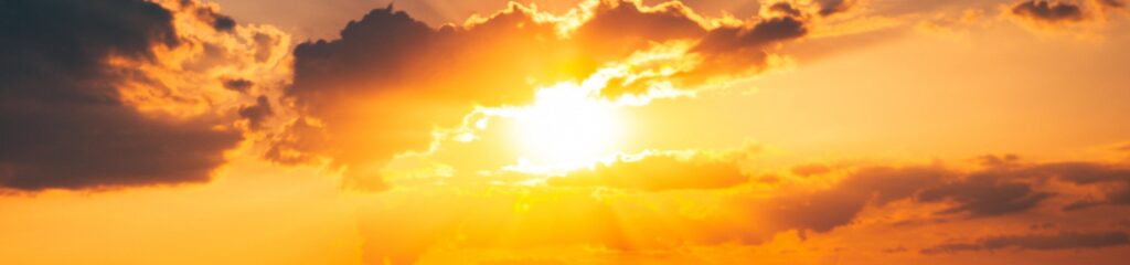 Pôr do sol no mar Báltico na Letônia