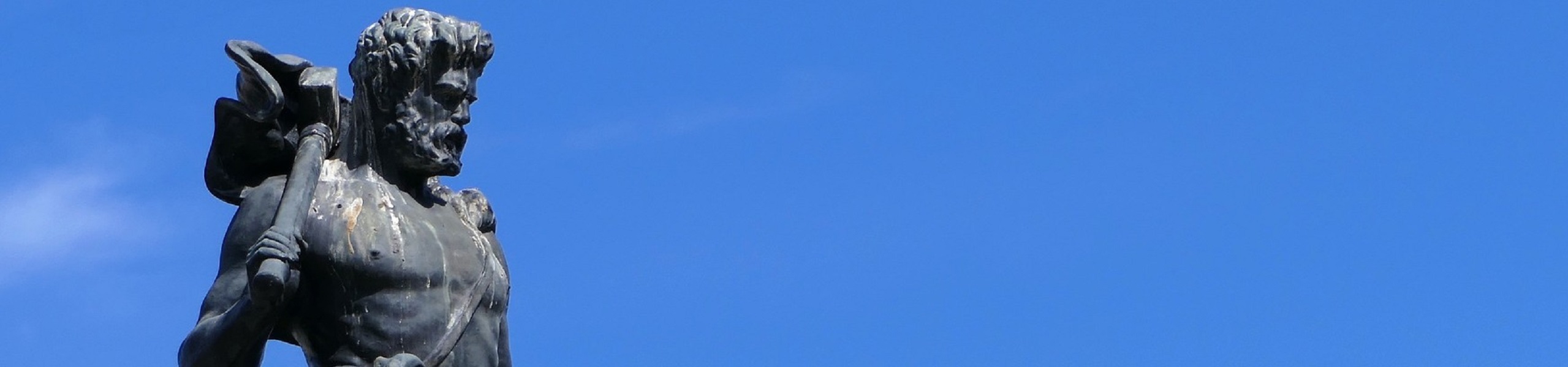 Estátua de Thor na ponte Djurgårdsbron, em Estocolmo, Suécia