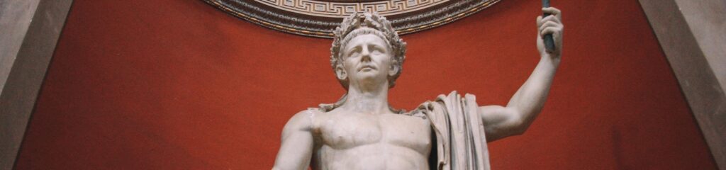 Escultura do imperador romano Tibério Cláudio César Augusto Germânico no Vaticano