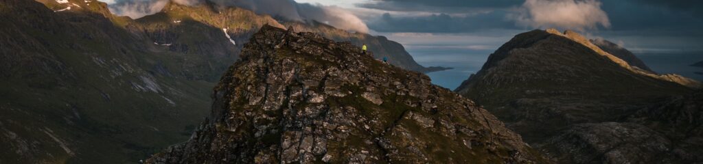 Topo do monte Volandstinden, na Noruega