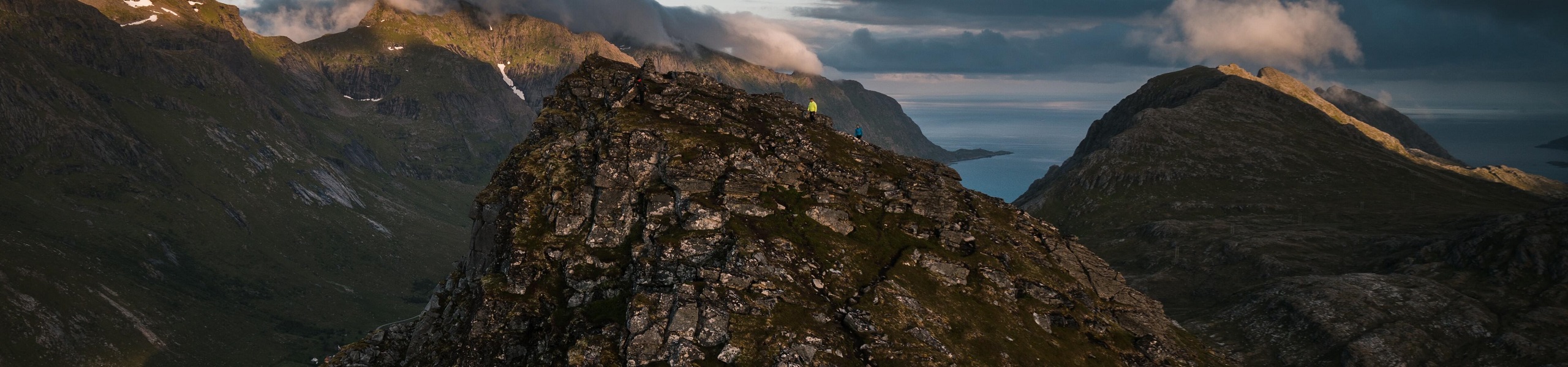 Topo do monte Volandstinden, na Noruega