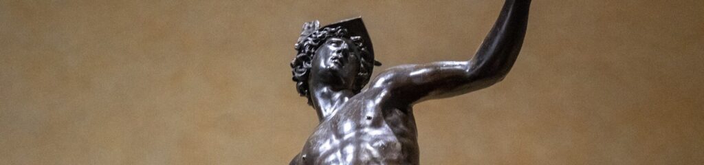 Escultura representando o deus romano Mercúrio