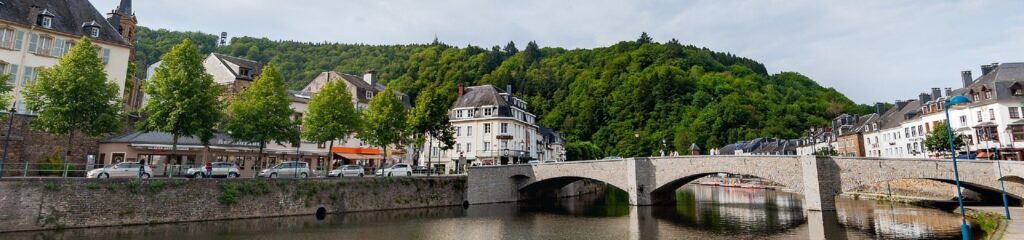 Vista da cidade de Bouillon